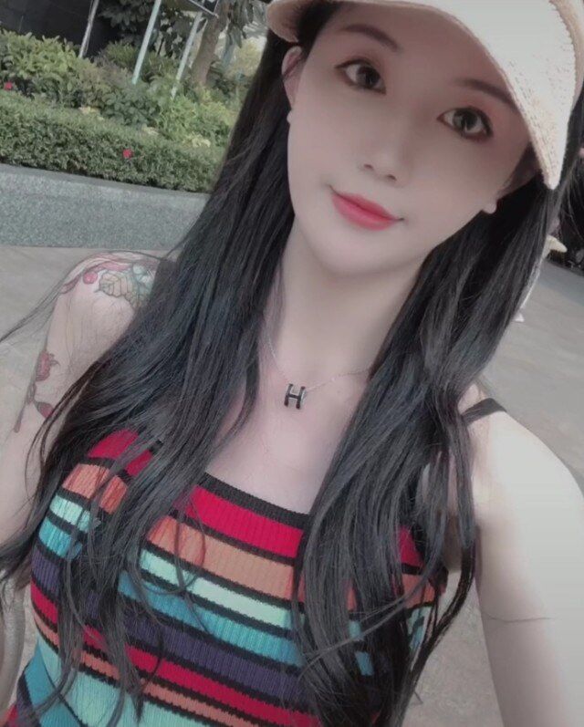 龙华菲菲：白净可爱年龄小，水多羞涩后入爽